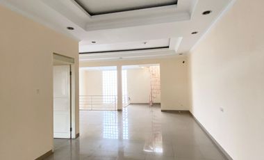 RUMAH 2 LANTAI TENGAH KOTA COCOK UNTUK USAHA SIAP PAKAI DI TURANGGA BANDUNG