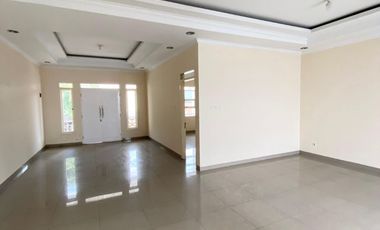 RUMAH 2 LANTAI TENGAH KOTA COCOK UNTUK USAHA SIAP PAKAI DI TURANGGA BANDUNG