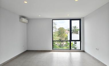 Jual Rumah Alam Sutera Flamboyan Brand New Bangunan Mandiri Cantik Lift Semi Furnish