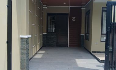 DISEWAKAN RUANG KANTOR (RUKAN) - BARU & LENGKAP UNTUK 20 KARYAWAN DI DEPOK