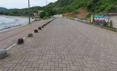 Terreno Frente al Mar en Venta en Puerto López