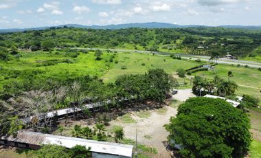 Venta de Finca con Caballeriza en Guayas Vía Playas