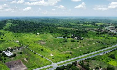 Venta de Finca con Caballeriza en Guayas Vía Playas