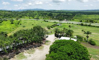 Venta de Finca con Caballeriza en Guayas Vía Playas