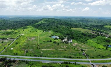 Venta de Finca con Caballeriza en Guayas Vía Playas