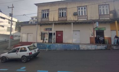 Venta de Casa con Locales Comerciales en Manta