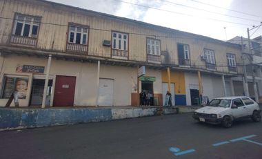 Venta de Casa con Locales Comerciales en Manta