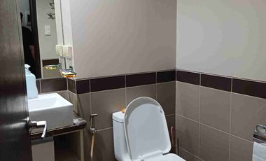 Admiral Baysuites -- Fully Furnished 1BR with Balcony & 1 Parking Space in Malate Roxoas Boulevard