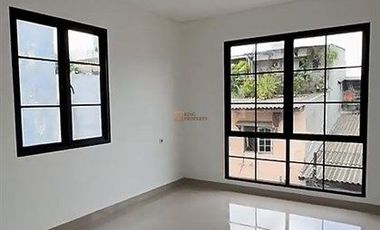 Strategis Sewa Ruko 4Lt. Unfurnished di Pademangan Jakarta Utara Cocok Untuk Semua Usaha Akses ke Bandara Soekarno-Hatta, Tol, Mangga Dua, Ancol