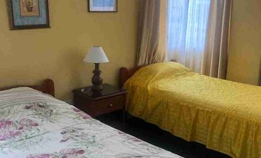 SE RENTA DEPARTAMENTO AMOBLADO TRES DORMITORIOS SECTOR AVENIDA REPÚBLICA