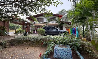 La casa no solo es bonita por fuera; por dentro los espacios están bien aprovechados y son funcionales.