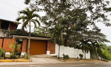 La casa no solo es bonita por fuera; por dentro los espacios están bien aprovechados y son funcionales.