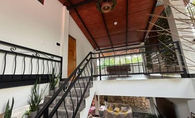 La casa no solo es bonita por fuera; por dentro los espacios están bien aprovechados y son funcionales.