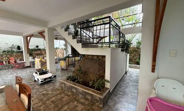 La casa no solo es bonita por fuera; por dentro los espacios están bien aprovechados y son funcionales.