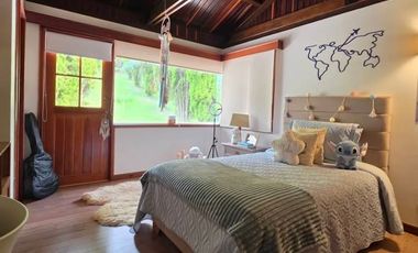 🌳 EXCLUSIVIDAD Y NATURALEZA: MANSIÓN CAMPESTRE EN ALTOS DE YERBABUENA (CHÍA)¡El refugio que su familia merece con un mantenimiento impecable!Ubicada