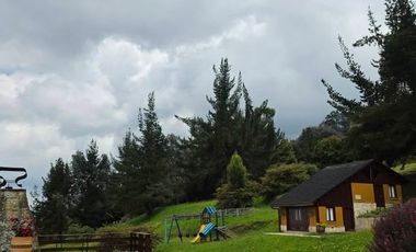 🌳 EXCLUSIVIDAD Y NATURALEZA: MANSIÓN CAMPESTRE EN ALTOS DE YERBABUENA (CHÍA)¡El refugio que su familia merece con un mantenimiento impecable!Ubicada