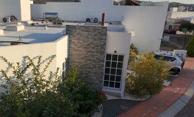 CASA DE UN PISO CON CUATRO RECAMARAS EN CORREGIDORA QUERETARO