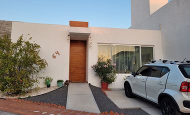 CASA DE UN PISO CON CUATRO RECAMARAS EN CORREGIDORA QUERETARO