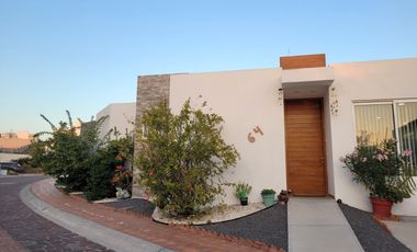CASA DE UN PISO CON CUATRO RECAMARAS EN CORREGIDORA QUERETARO
