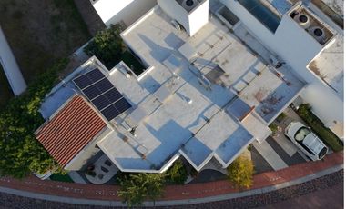 CASA DE UN PISO CON CUATRO RECAMARAS EN CORREGIDORA QUERETARO