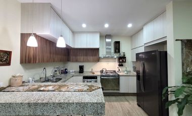 CASA DE UN PISO CON CUATRO RECAMARAS EN CORREGIDORA QUERETARO