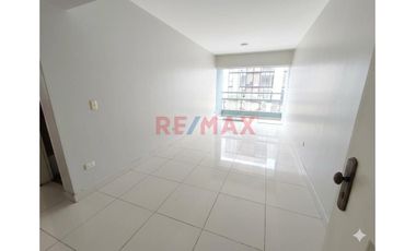 Venta Departamento Surco | Av Encalada - Cerca Embajada Americana - |Balcon | Piscina En Areas Comunes