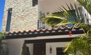 CASA DE TRES RECAMARAS EN CORREGIDORA QRO.