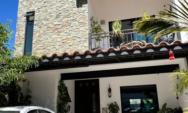 CASA DE TRES RECAMARAS EN CORREGIDORA QRO.