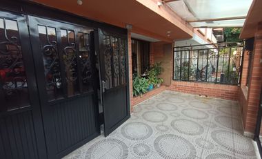 ALQUILO EXCELENTE CASA BIPLANTA AL SUR DE CALI EN CANEY.
