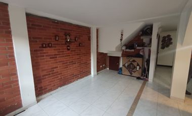 ALQUILO EXCELENTE CASA BIPLANTA AL SUR DE CALI EN CANEY.