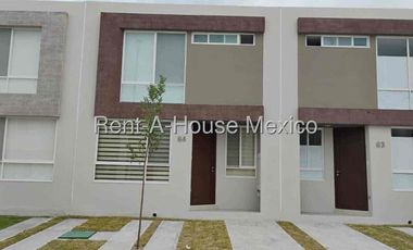 Renta De Casa 3 Recámaras En Zakia, Frente a Parque, Central.