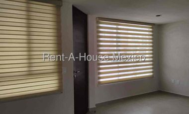 Renta De Casa 3 Recámaras En Zakia, Frente a Parque, Central.