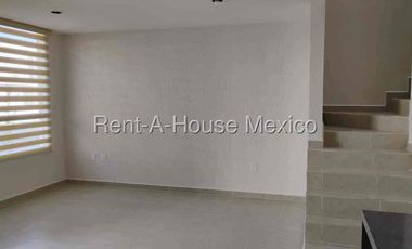 Renta De Casa 3 Recámaras En Zakia, Frente a Parque, Central.