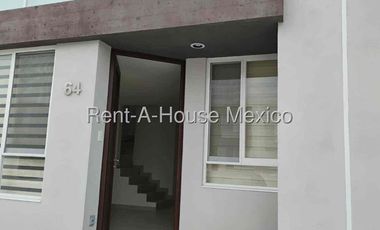 Renta De Casa 3 Recámaras En Zakia, Frente a Parque, Central.