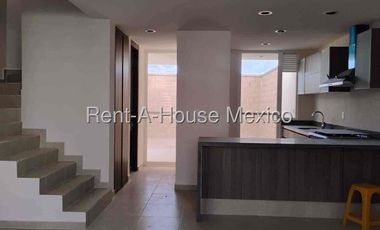 Renta De Casa 3 Recámaras En Zakia, Frente a Parque, Central.