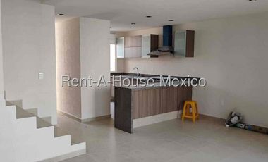 Renta De Casa 3 Recámaras En Zakia, Frente a Parque, Central.