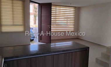 Renta De Casa 3 Recámaras En Zakia, Frente a Parque, Central.