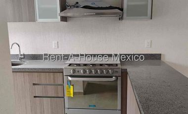 Renta De Casa 3 Recámaras En Zakia, Frente a Parque, Central.