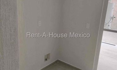 Renta De Casa 3 Recámaras En Zakia, Frente a Parque, Central.