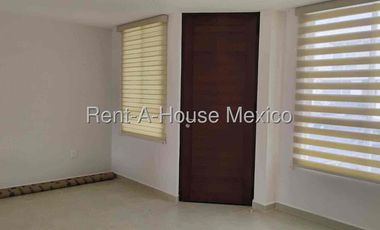 Renta De Casa 3 Recámaras En Zakia, Frente a Parque, Central.