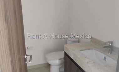 Renta De Casa 3 Recámaras En Zakia, Frente a Parque, Central.