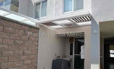 Renta De Casa 3 Recámaras En Zakia, Frente a Parque, Central.