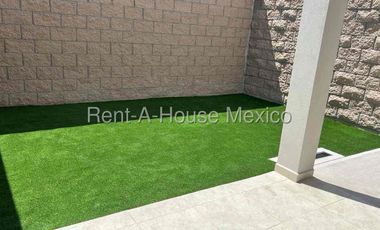 Renta De Casa 3 Recámaras En Zakia, Frente a Parque, Central.