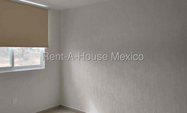 Renta De Casa 3 Recámaras En Zakia, Frente a Parque, Central.