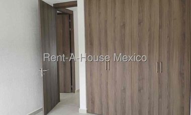 Renta De Casa 3 Recámaras En Zakia, Frente a Parque, Central.