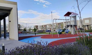 Renta De Casa 3 Recámaras En Zakia, Frente a Parque, Central.