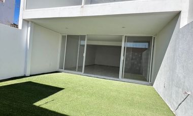 CASA DE CUATRO REC. UNA EN PLANTA BAJA