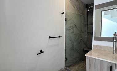 CASA DE CUATRO REC. UNA EN PLANTA BAJA
