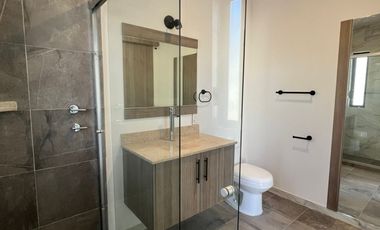 CASA DE CUATRO REC. UNA EN PLANTA BAJA