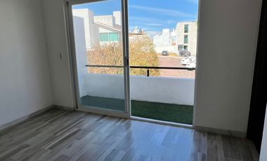 CASA DE CUATRO REC. UNA EN PLANTA BAJA